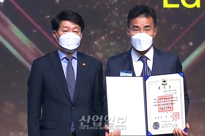 동탑산업훈장, 남해화학 이재근 공장장 산재예방유공자 포상 받아