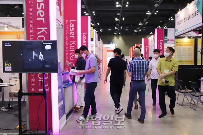[포토뉴스] 마지막 날 맞은 나노코리아 2021, '첨단 레이저 기술 어떤 게 있나'