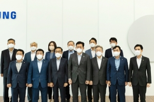 K반도체 전략 핵심 삼성전자에 “동반성장 기회 만들어달라”