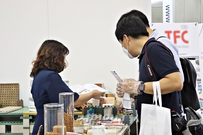 [포토뉴스] 코로나19 급증에도 전시회 참가한 이유 ‘실수요자’