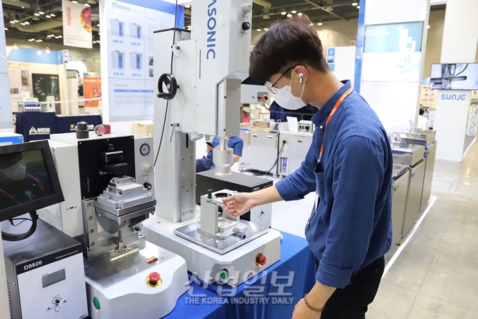 [포토뉴스] 레이저 용착기, “어떤 공정도 척척”