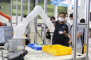 [포토뉴스] 머신텐딩·팔레타이징, 로봇에 맡기세요