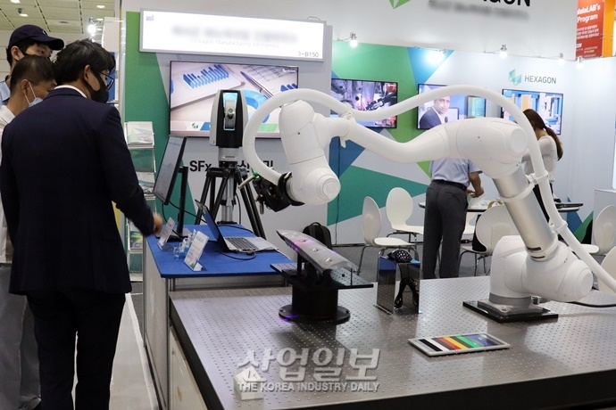 [포토뉴스] 머신텐딩·팔레타이징, 로봇에 맡기세요