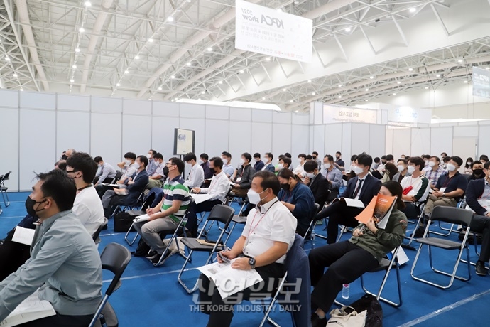 [포토뉴스] ‘2021 국제전자회로 및 실장산업전’ 세미나장 채운 관객 열기