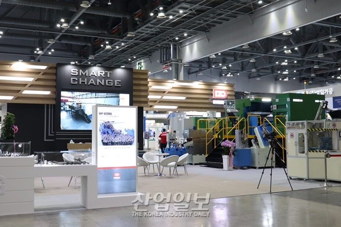 [포토뉴스] 대형 단조 성형기계 제조로 수출대체 효과 높여…세계는 K-기술력 인정