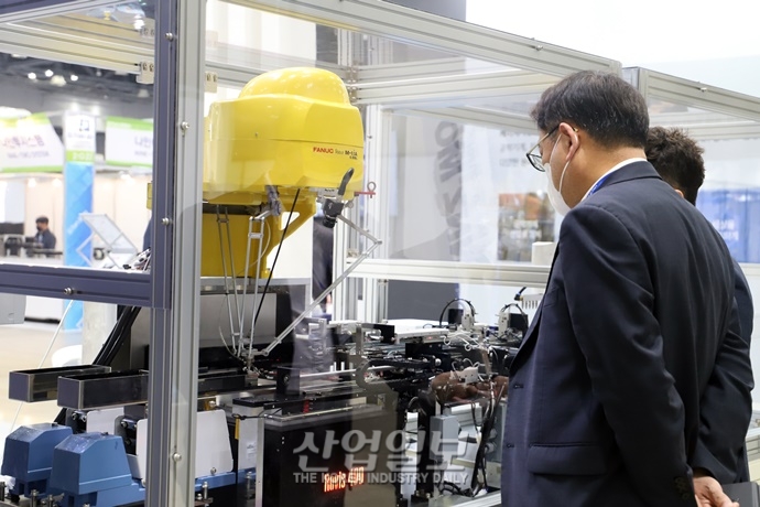 [포토뉴스] 2021 한국산업대전에서 만나는 각종 ‘로봇’