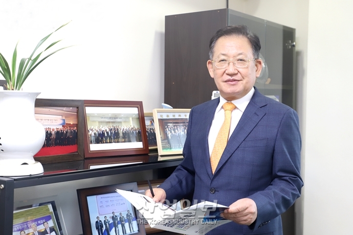 [산업전시회]한국전기산업진흥회 신순식 상근부회장 “SIEF & PGK…국제화, 대형화, 전문화에 집중할 것”