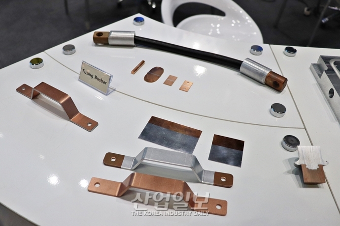 [포토뉴스] 맞닿는 전면을 붙이는 마찰용접, 다른 금속과의 용접도 O.K.