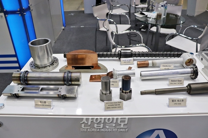 [포토뉴스] 맞닿는 전면을 붙이는 마찰용접, 다른 금속과의 용접도 O.K.