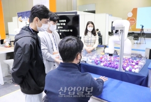 [포토뉴스] 로보월드에 등장한 ‘손동작 인식’ 협동로봇
