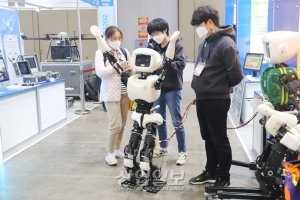 [포토뉴스] 보는 눈이 즐겁네…‘2021 로보월드’