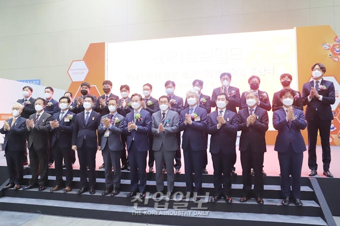 [포토뉴스] ‘2021 로보월드’, 로봇산업 발전 유공자 포상식 진행