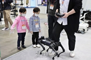 [포토뉴스] 로보월드 2021, ‘로봇 체험으로 꿈을 키워요’