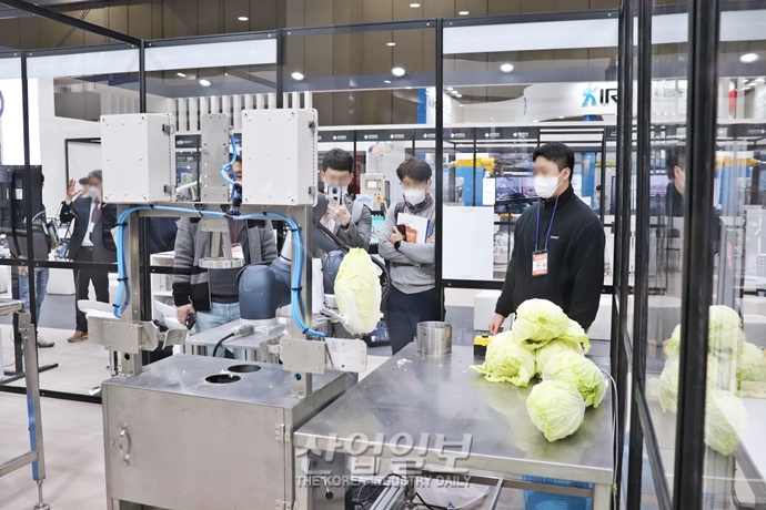 [포토뉴스] 2021 로보월드, 제조로봇 활용 표준공정모델 전시