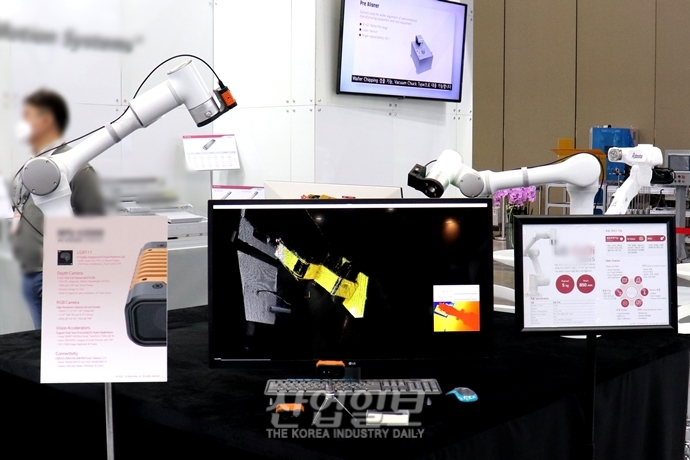 [포토뉴스]로보스타, 로보월드 2021에서 로봇과 함께 하는 제조현장의 효율화 제시