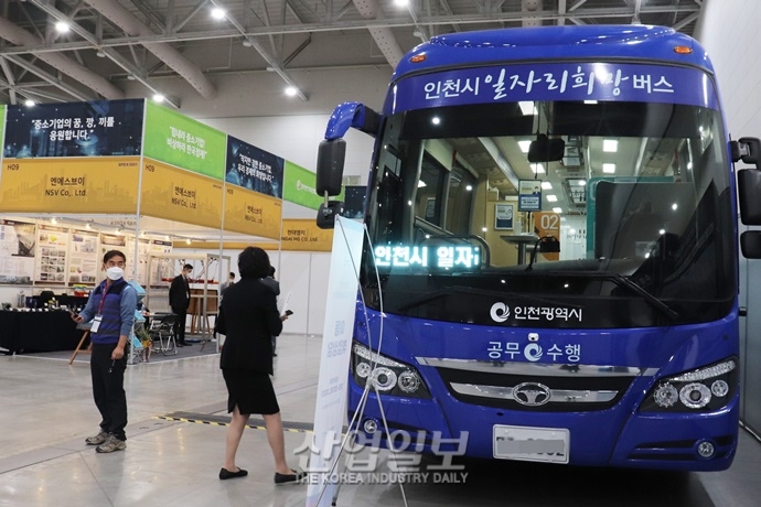 [포토뉴스] 구인·구직 상담 가능한 ‘일자리 버스’에 탑승하세요