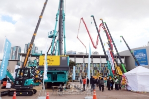 [포토뉴스] 추운 날씨 속 ‘제11회 한국국제건설기계전’ 찾는 발걸음 이어져