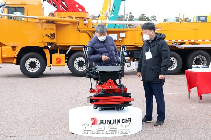 [포토뉴스] 추운 날씨 속 ‘제11회 한국국제건설기계전’ 찾는 발걸음 이어져