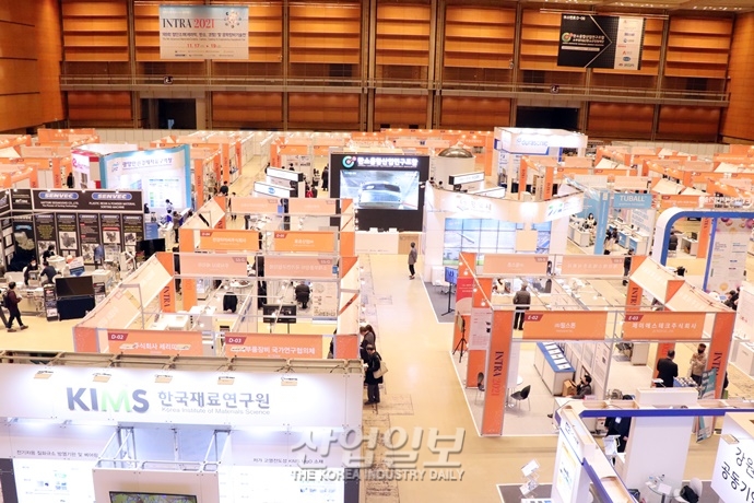 소·부·장 강국 도약…첨단소재전에서 산학연 교류 활로 찾는다