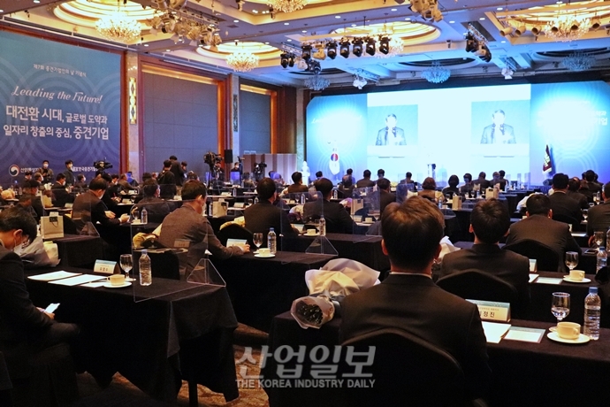 김부겸 국무총리 “중견기업, 한국 경제의 든든한 버팀목…미래 견인 앞장서야”