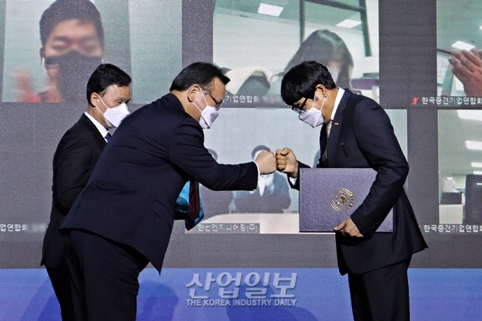 김부겸 국무총리 “중견기업, 한국 경제의 든든한 버팀목…미래 견인 앞장서야”