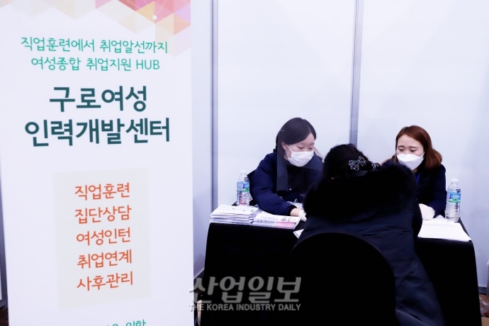 [포토뉴스] 중소기업 구인난 해소 및 구직자 취업 기회의 장 열려