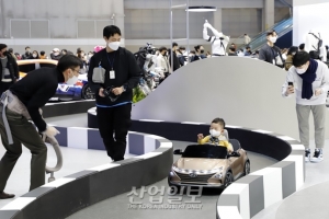 [포토뉴스] 미니카 운전, “저에게 맡기세요”