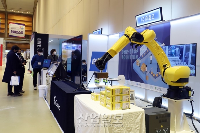 [포토뉴스] 팔레타이징 작업, 로봇이 '척척'