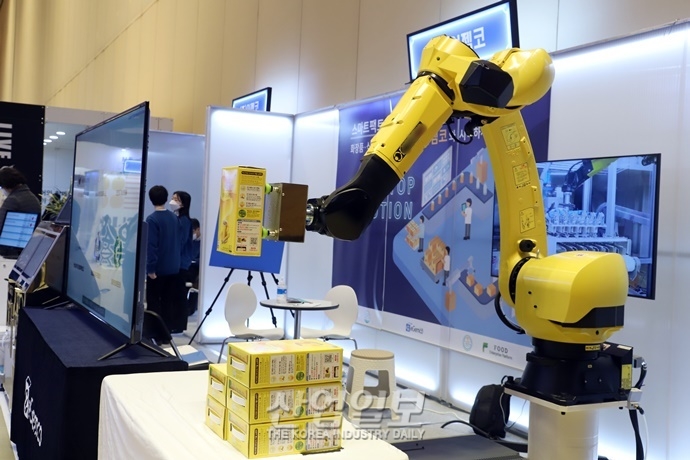 [포토뉴스] 팔레타이징 작업, 로봇이 '척척'