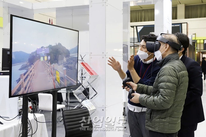 [포토뉴스] 메타버스 전시회에서 만나는 가상세계