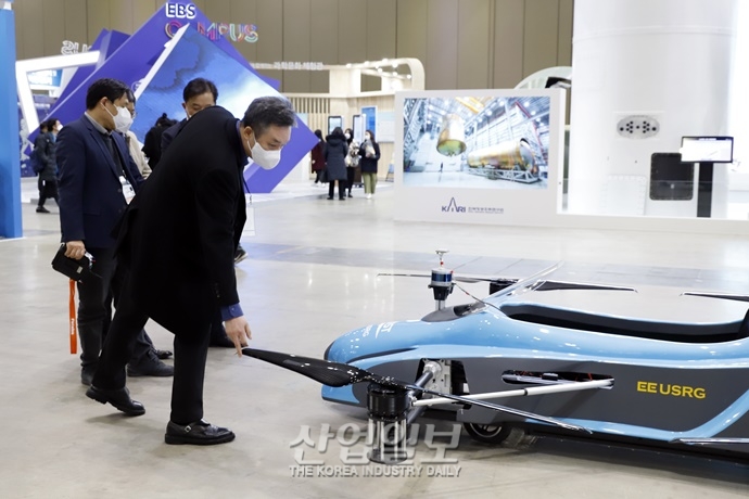 김부겸 국무총리 “한국 과학기술 투자 100조 원 시대, 정부·민간 합동의 힘”