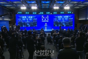 김부겸 총리 “2022년은 추격의 시대를 넘어 추월의 시대를 여는 원년 되길”