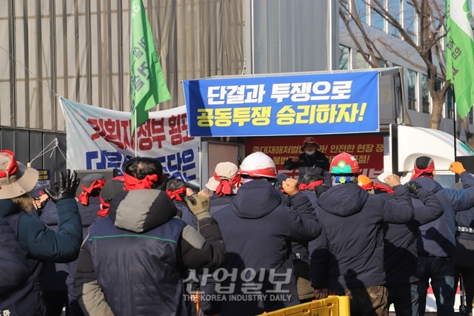 [포토뉴스] 중대재해처벌법 시행 첫 날, 건설노조 “법 강화하라”
