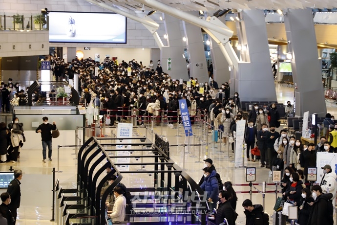 [포토뉴스] 김포공항, 설 앞두고 승객으로 북적