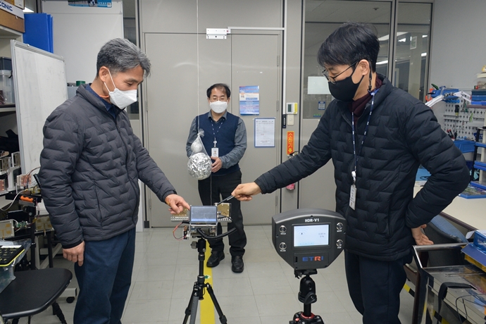 고정밀 레이더 센서로 벽 너머의 피해자 생체신호도 감지