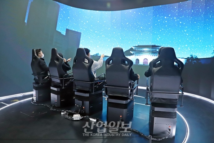 [포토뉴스] 도심 한복판에서 체험하는 ‘파노라마 4D 전차’