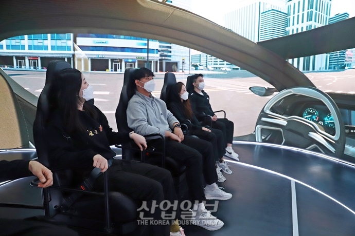 [포토뉴스] 도심 한복판에서 체험하는 ‘파노라마 4D 전차’