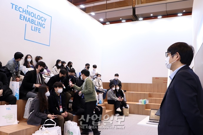 [포토뉴스] ‘세미콘 코리아 2022’서 열린 반도체 기업 채용 설명회 ‘북적’