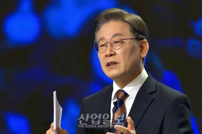 이재명 대선후보 “만족스럽지 못한 규제, 규제 합리화 실행해야”