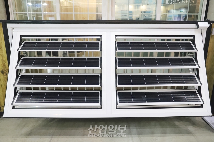 [포토뉴스]추적 시스템 적용한 ‘건물일체형 태양광설비’