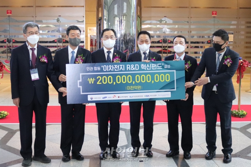 [포토뉴스] 정부, 배터리 3사와 이차전지 소부장 기업 지원