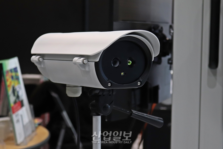 [한국전기산업대전] 열 영상에 일반 영상 더한 ‘열화상 IP 카메라’