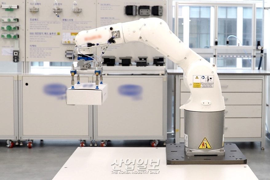 [포토뉴스] 진공그리퍼로 “이것도 옮겨줘”