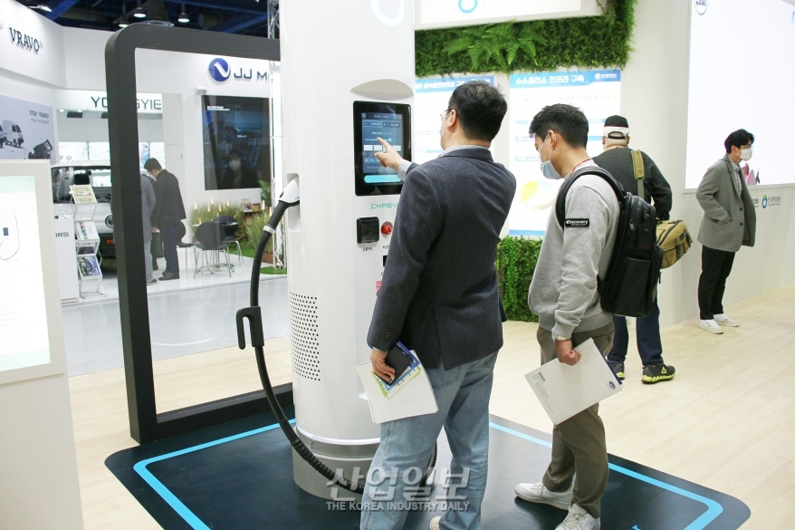 미래 유망산업 '전기차' 뒤따르는 '충전인프라'