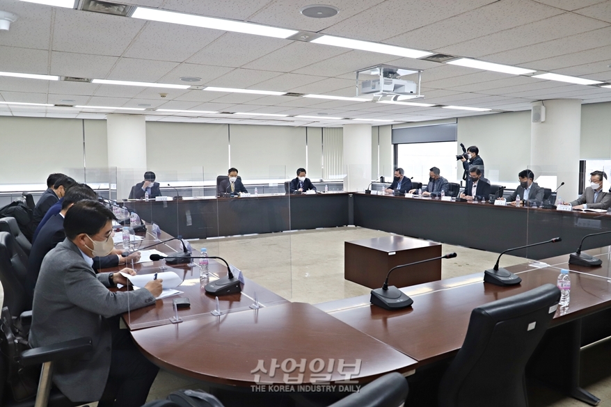 오는 5월부터 유류세 추가 인하…산업부, 석유시장 및 조치사항 점검