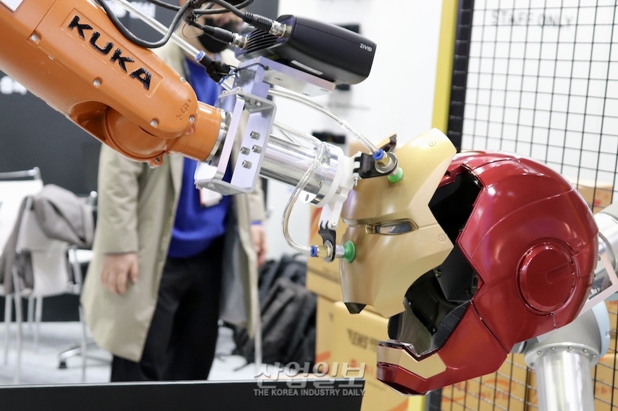 [스마트팩토리·오토메이션월드] 3D비전으로 조립하는 ‘아이언맨’