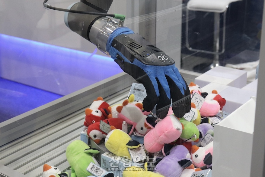 [스마트팩토리·오토메이션월드] 협동로봇으로 ‘인형뽑기’ 한판