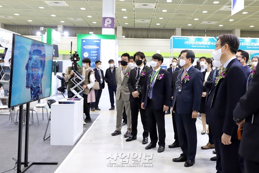 [스마트팩토리·오토메이션월드] “한국산업지능화협회는 무슨 일 하나요?”