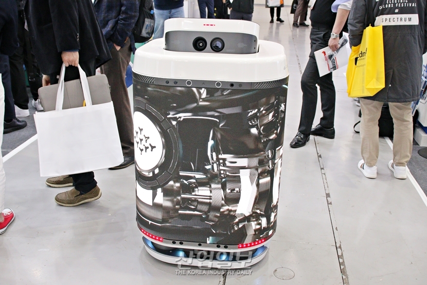 [스마트팩토리·오토메이션월드] 전시장을 누비는 자율주행로봇