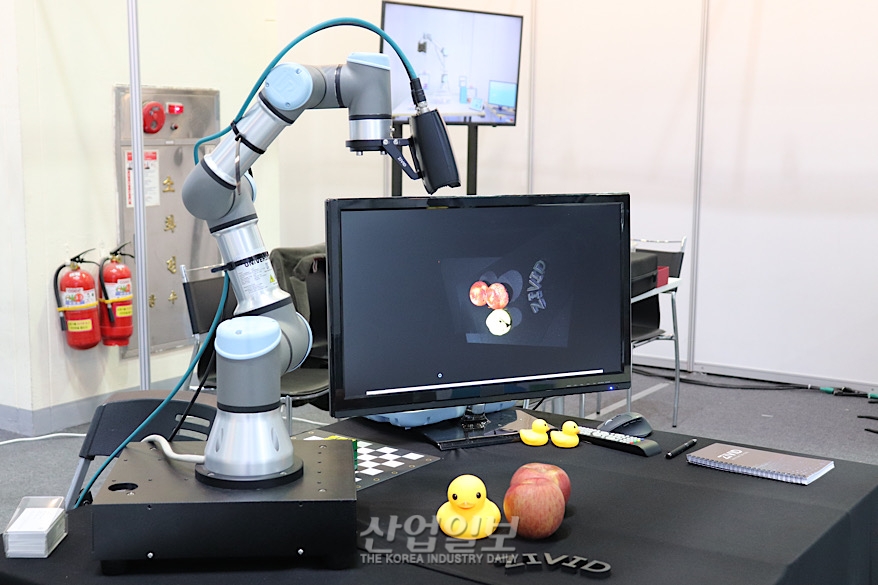 [스마트팩토리·오토메이션월드] 로봇 팔에 올라탄 3D 카메라